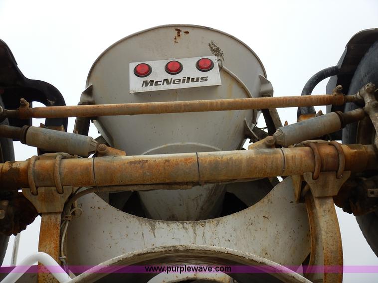 image for item K7381 1998 International 5070 mixer truck