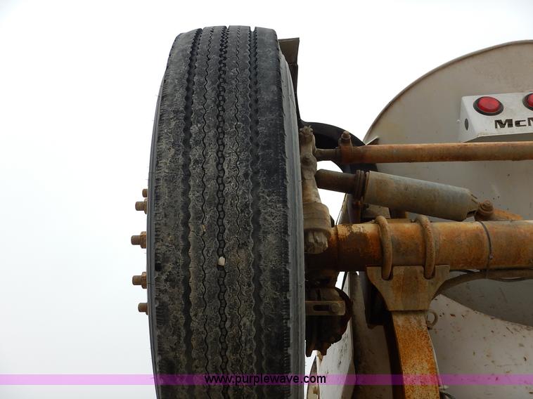 image for item K7381 1998 International 5070 mixer truck