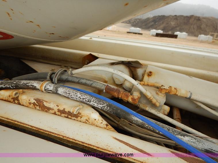 image for item K7381 1998 International 5070 mixer truck