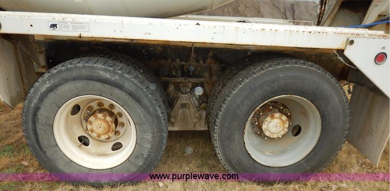 image for item K7381 1998 International 5070 mixer truck