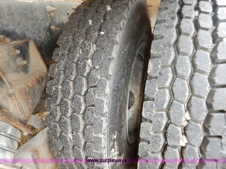 image for item K7381 1998 International 5070 mixer truck