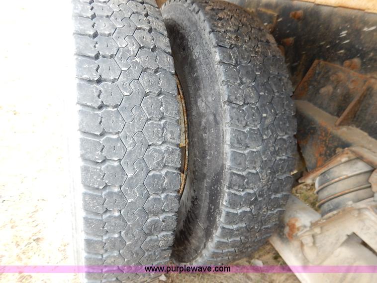 image for item K7381 1998 International 5070 mixer truck