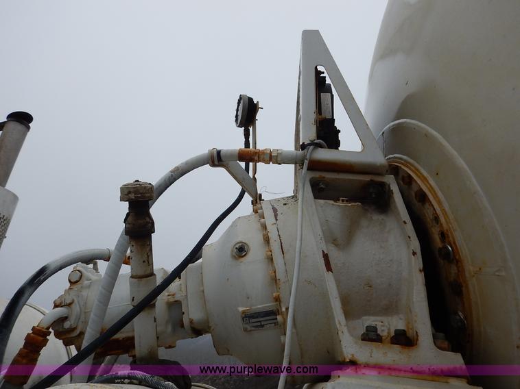 image for item K7381 1998 International 5070 mixer truck