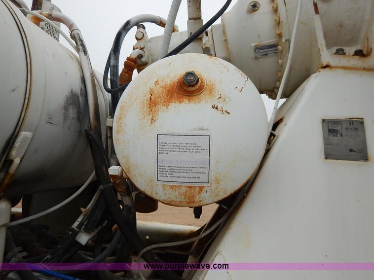 image for item K7381 1998 International 5070 mixer truck