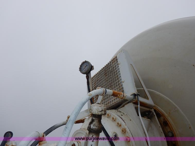 image for item K7381 1998 International 5070 mixer truck