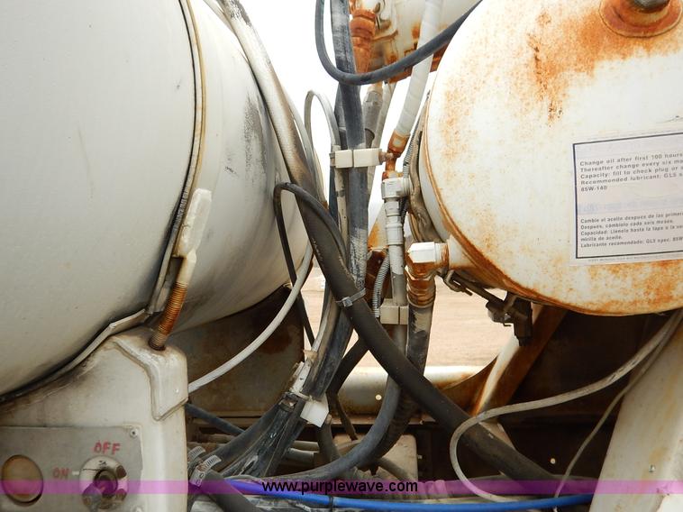 image for item K7381 1998 International 5070 mixer truck