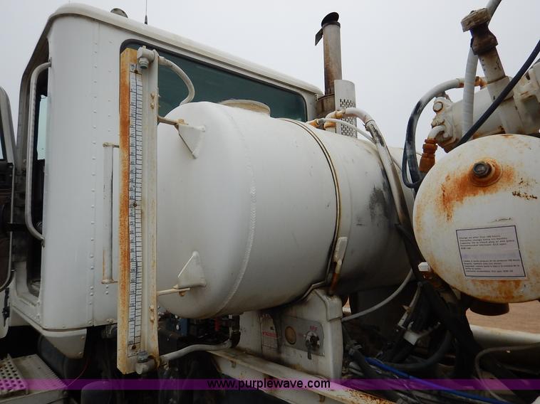 image for item K7381 1998 International 5070 mixer truck