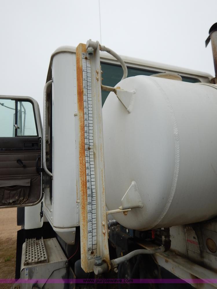 image for item K7381 1998 International 5070 mixer truck