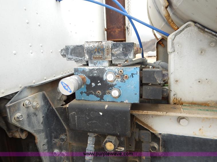image for item K7381 1998 International 5070 mixer truck