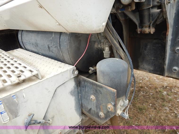 image for item K7381 1998 International 5070 mixer truck