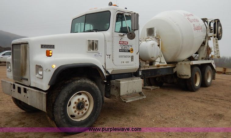 image for item K7382 1998 International Paystar 5000 mixer truck