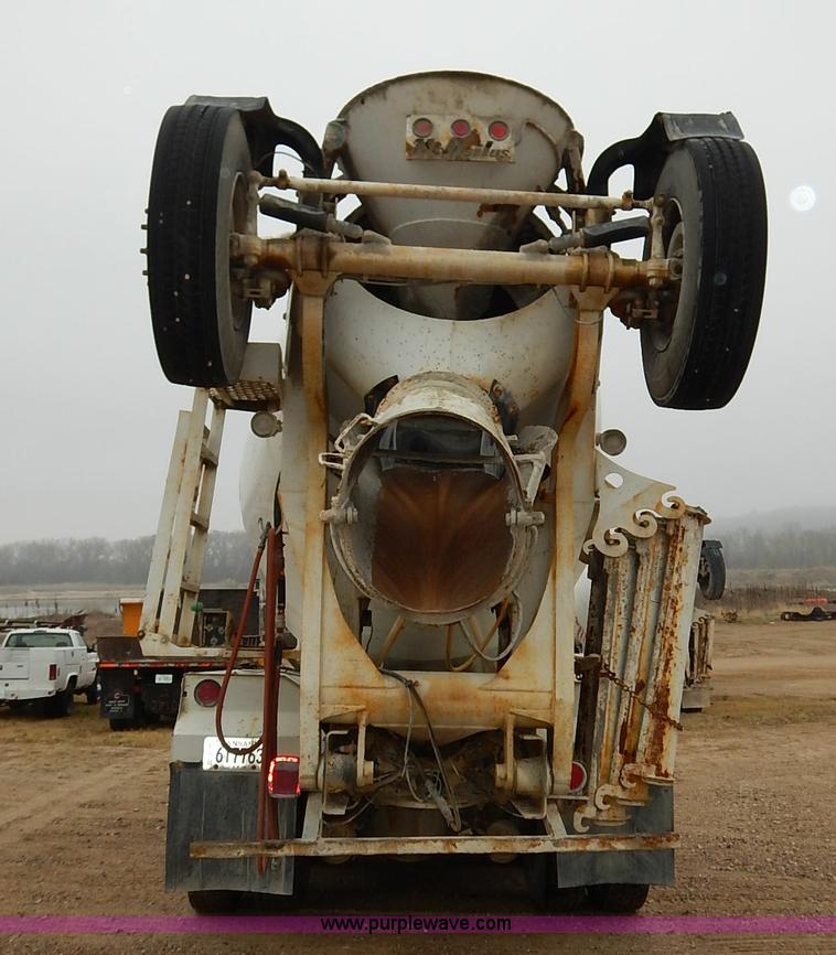 image for item K7382 1998 International Paystar 5000 mixer truck