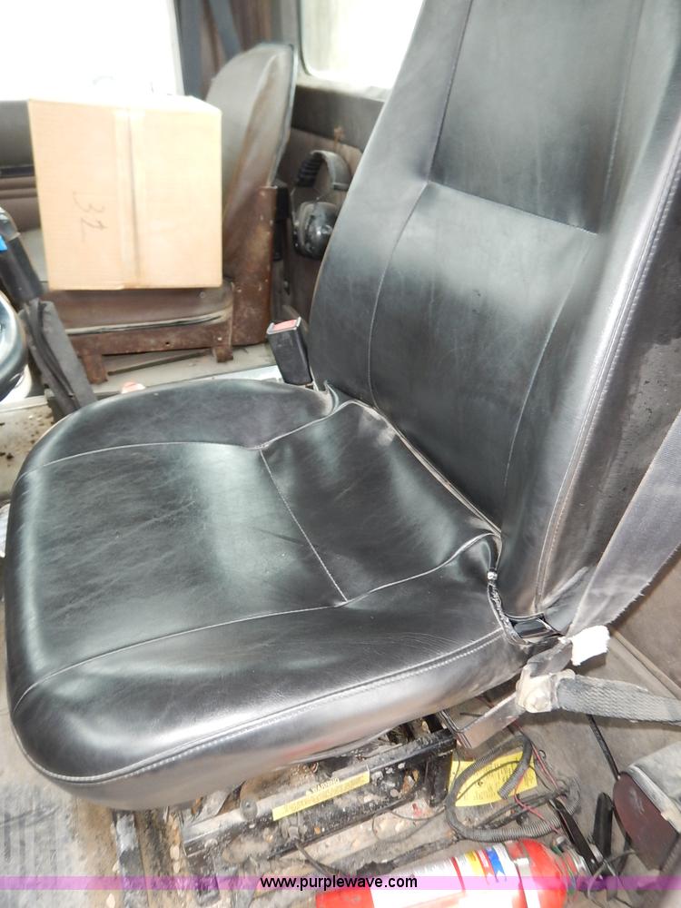 image for item K7382 1998 International Paystar 5000 mixer truck