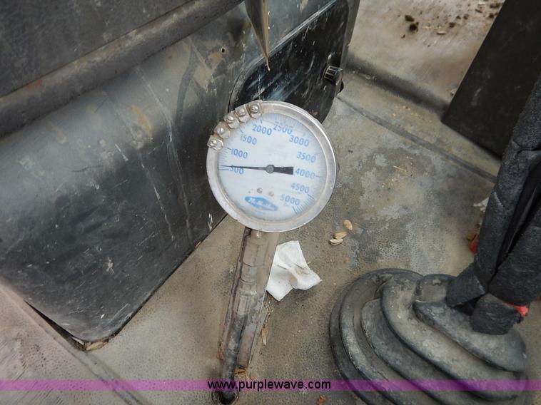 image for item K7382 1998 International Paystar 5000 mixer truck