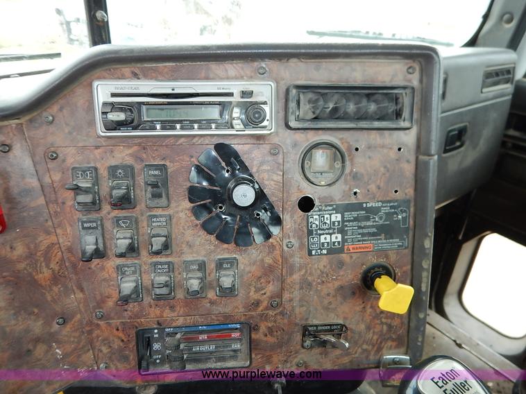 image for item K7382 1998 International Paystar 5000 mixer truck