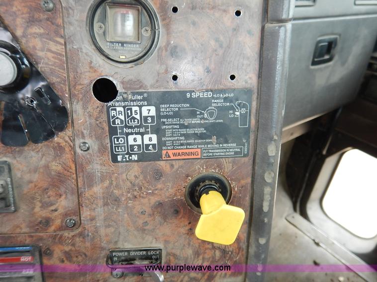 image for item K7382 1998 International Paystar 5000 mixer truck