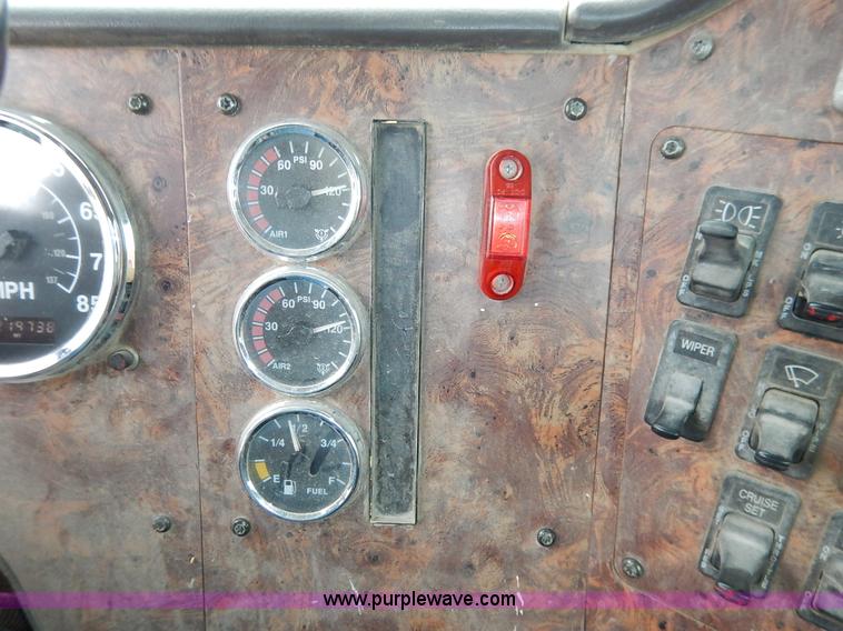 image for item K7382 1998 International Paystar 5000 mixer truck