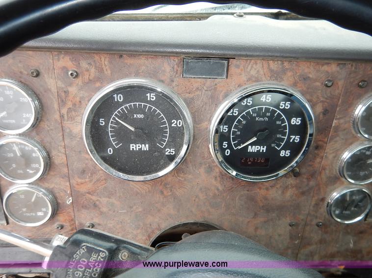 image for item K7382 1998 International Paystar 5000 mixer truck