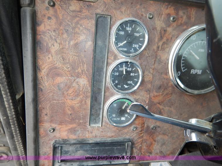 image for item K7382 1998 International Paystar 5000 mixer truck