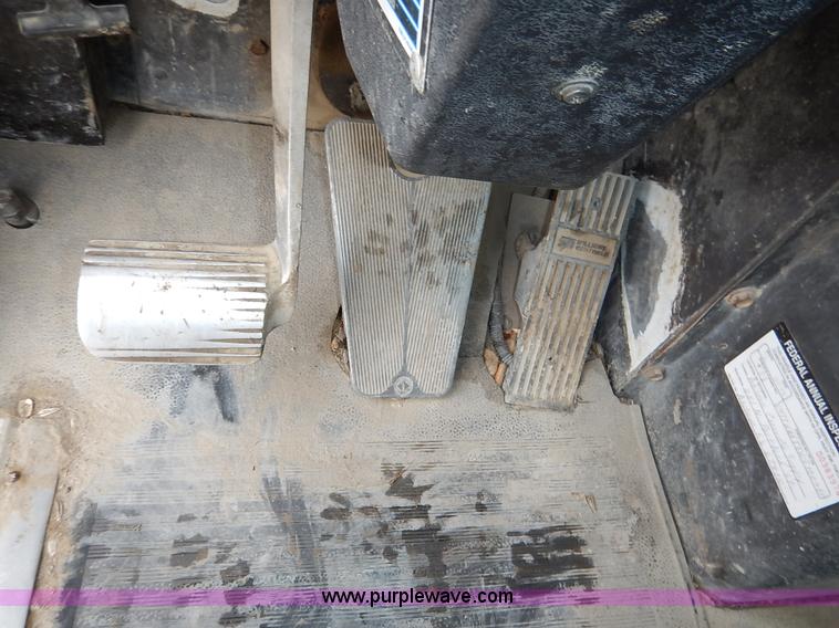 image for item K7382 1998 International Paystar 5000 mixer truck