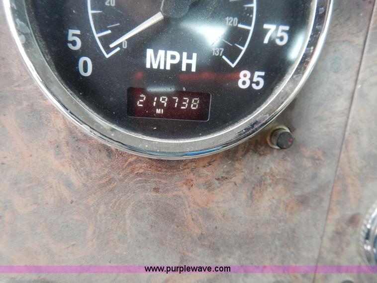 image for item K7382 1998 International Paystar 5000 mixer truck