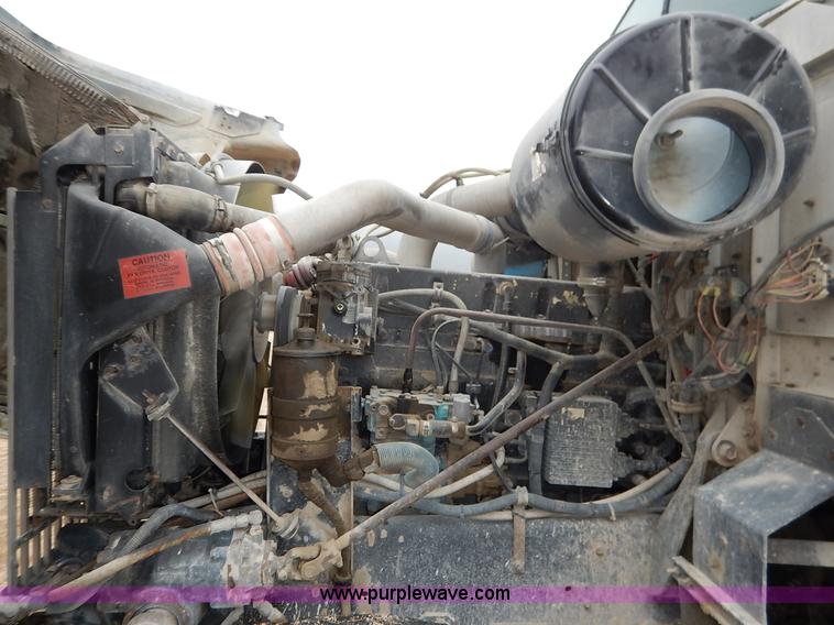 image for item K7382 1998 International Paystar 5000 mixer truck