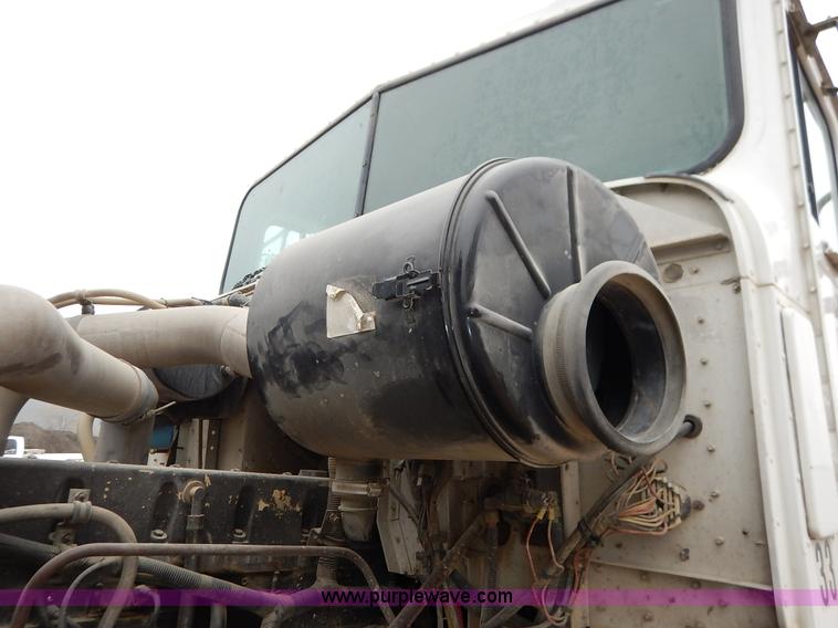 image for item K7382 1998 International Paystar 5000 mixer truck