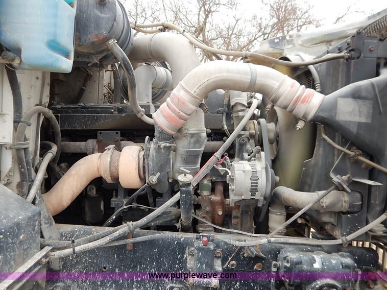 image for item K7382 1998 International Paystar 5000 mixer truck