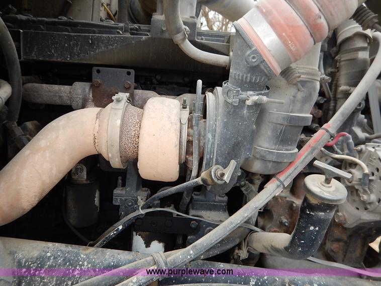 image for item K7382 1998 International Paystar 5000 mixer truck