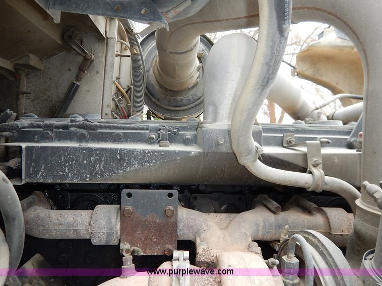 image for item K7382 1998 International Paystar 5000 mixer truck