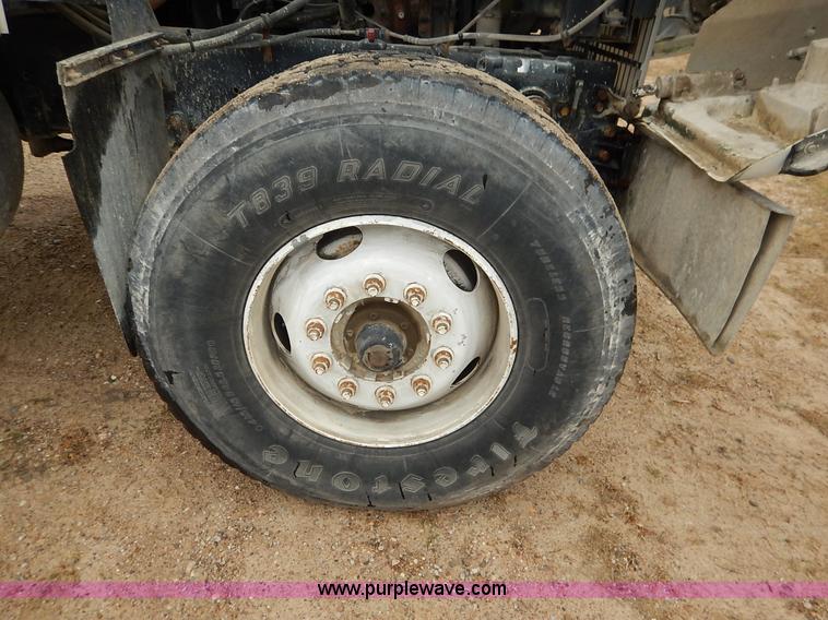 image for item K7382 1998 International Paystar 5000 mixer truck