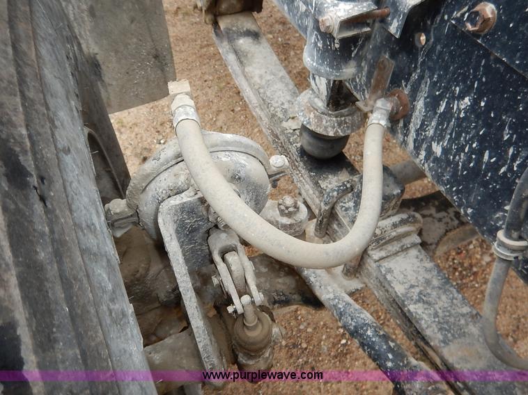 image for item K7382 1998 International Paystar 5000 mixer truck