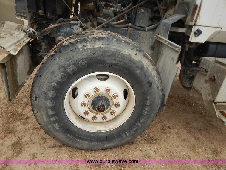 image for item K7382 1998 International Paystar 5000 mixer truck