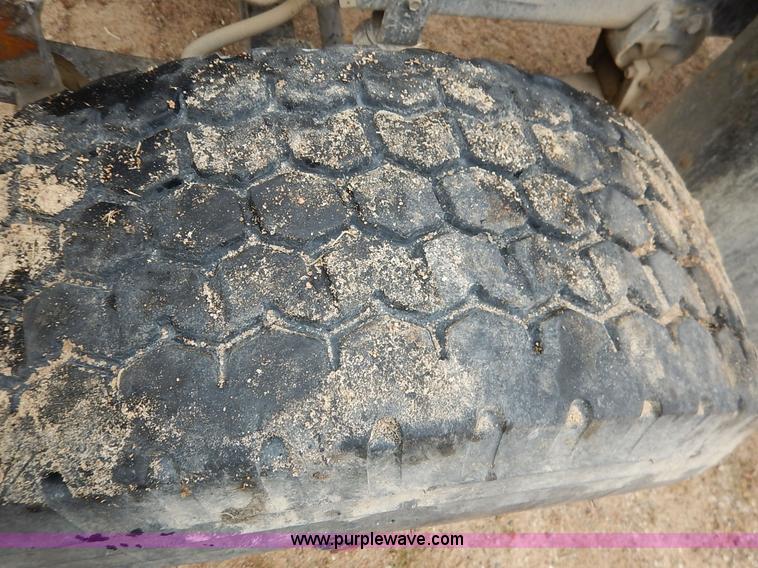 image for item K7382 1998 International Paystar 5000 mixer truck