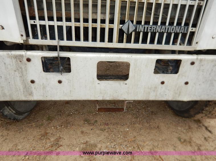 image for item K7382 1998 International Paystar 5000 mixer truck