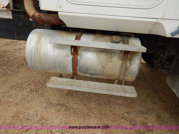 image for item K7382 1998 International Paystar 5000 mixer truck