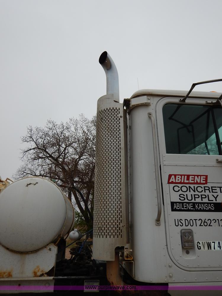 image for item K7382 1998 International Paystar 5000 mixer truck