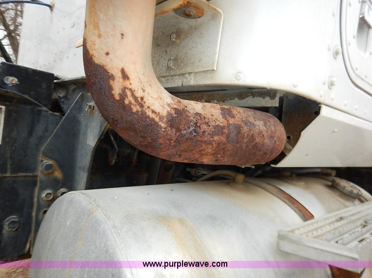 image for item K7382 1998 International Paystar 5000 mixer truck