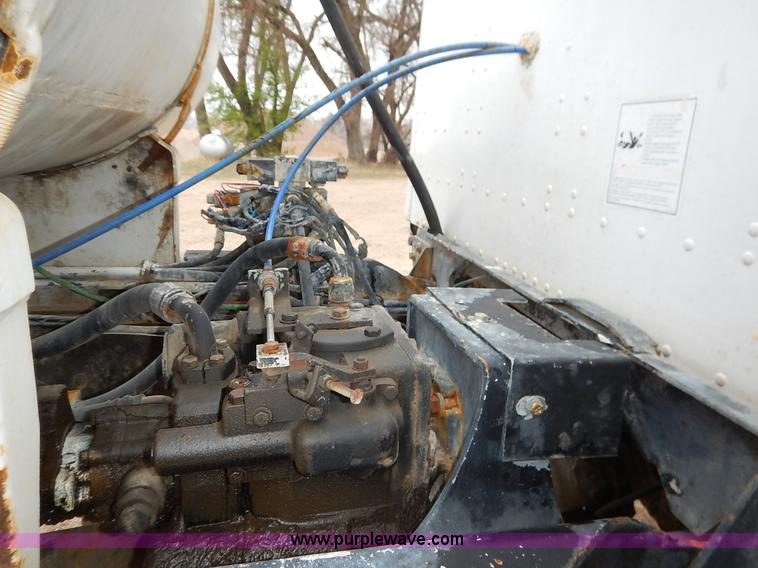 image for item K7382 1998 International Paystar 5000 mixer truck