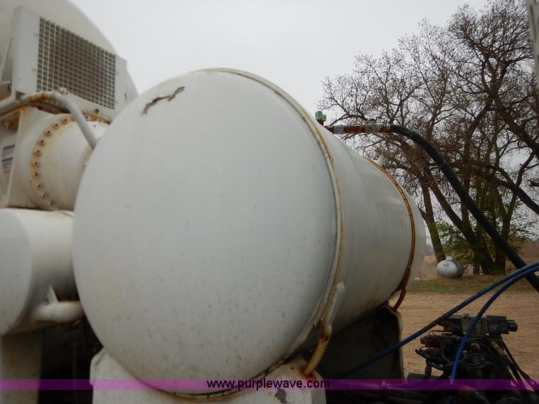 image for item K7382 1998 International Paystar 5000 mixer truck