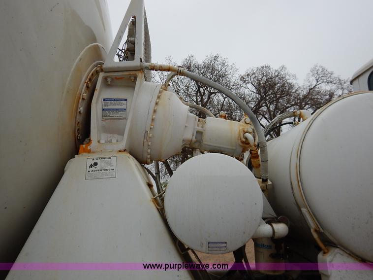 image for item K7382 1998 International Paystar 5000 mixer truck