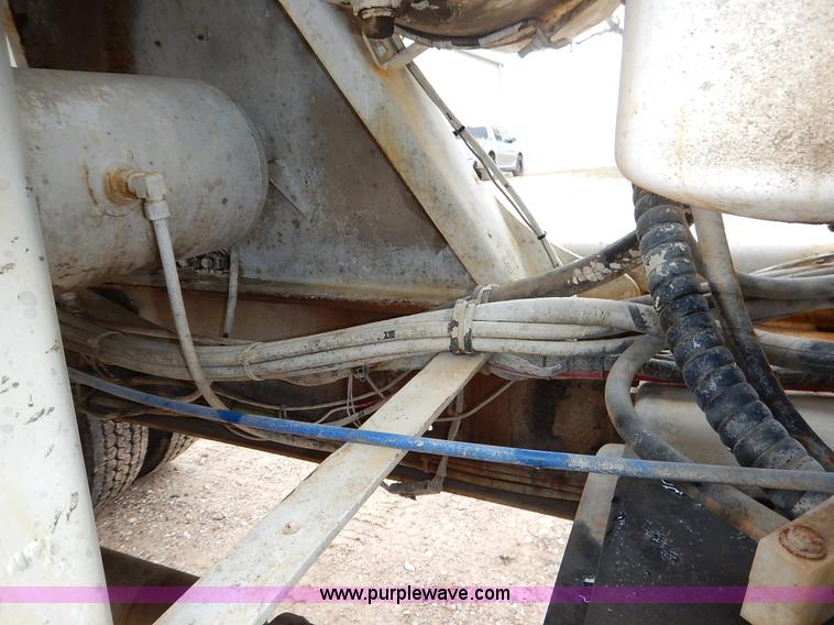 image for item K7382 1998 International Paystar 5000 mixer truck