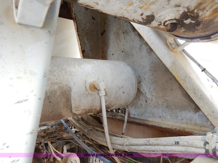 image for item K7382 1998 International Paystar 5000 mixer truck