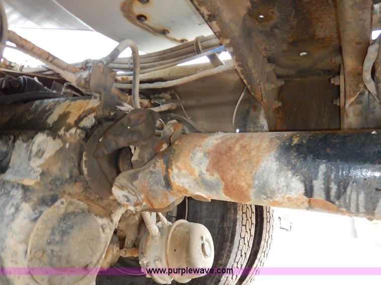 image for item K7382 1998 International Paystar 5000 mixer truck