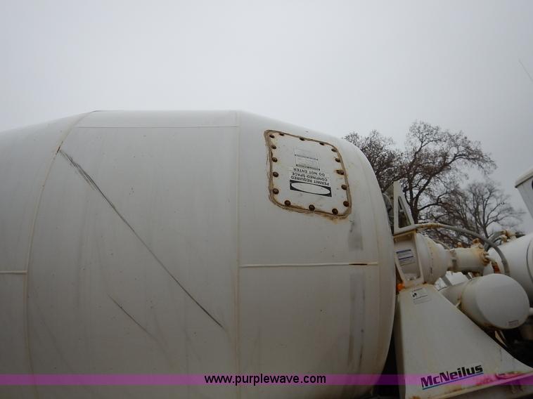 image for item K7382 1998 International Paystar 5000 mixer truck