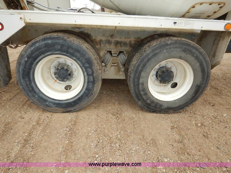 image for item K7382 1998 International Paystar 5000 mixer truck