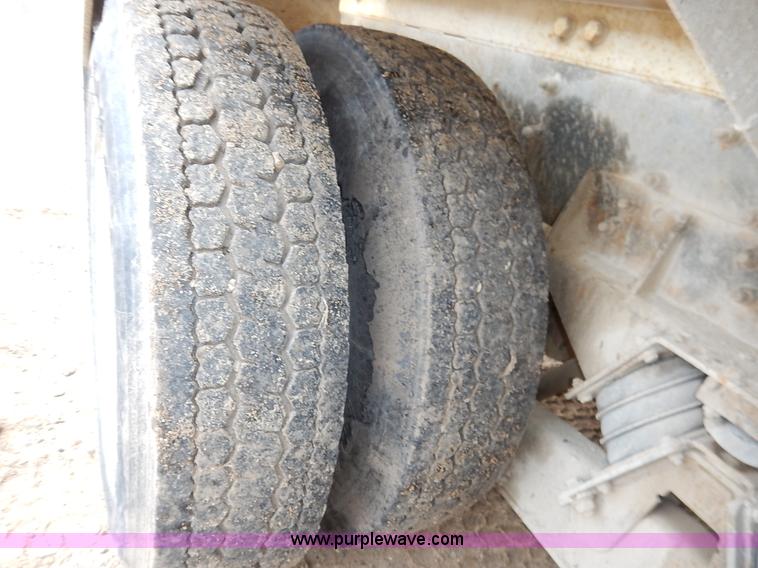 image for item K7382 1998 International Paystar 5000 mixer truck