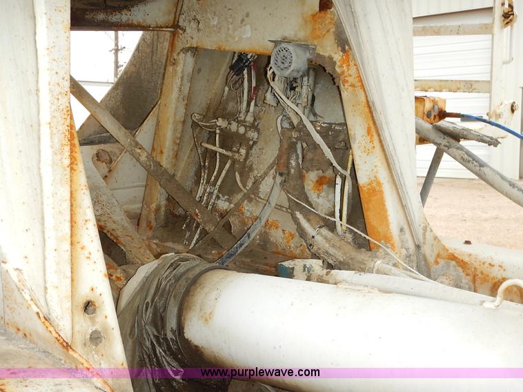 image for item K7382 1998 International Paystar 5000 mixer truck