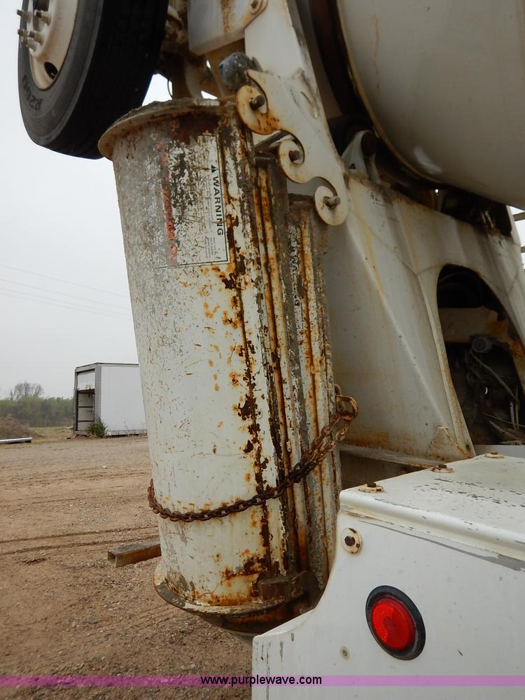 image for item K7382 1998 International Paystar 5000 mixer truck