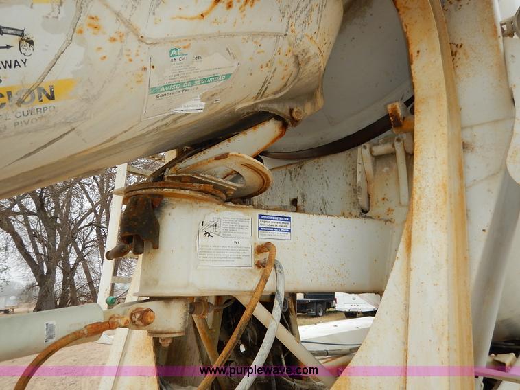 image for item K7382 1998 International Paystar 5000 mixer truck